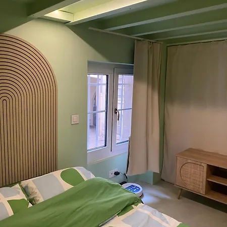 Appartement Loft Design 2 Bedrooms And 2 Private Bathrooms With Ground Floor Living Parijs