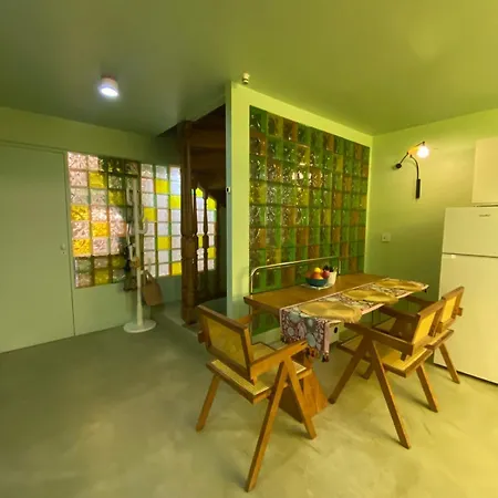 Loft Design 2 Bedrooms And 2 Private Bathrooms With Ground Floor Living * Parijs
