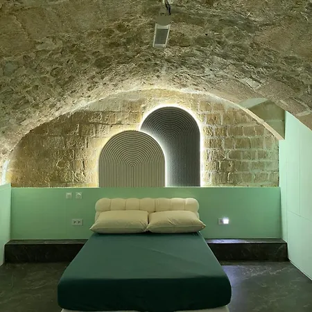 Loft Design 2 Bedrooms And 2 Private Bathrooms With Ground Floor Living Appartement *