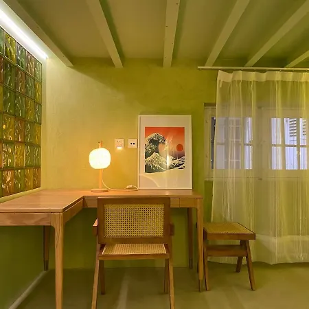 Loft Design 2 Bedrooms And 2 Private Bathrooms With Ground Floor Living * Parijs
