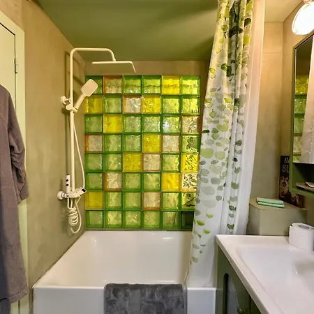 Appartement Loft Design 2 Bedrooms And 2 Private Bathrooms With Ground Floor Living *