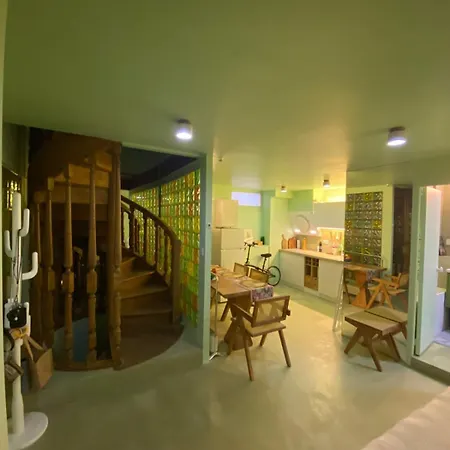 Appartement Loft Design 2 Bedrooms And 2 Private Bathrooms With Ground Floor Living Parijs