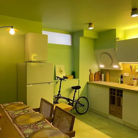 Loft Design 2 Bedrooms And 2 Private Bathrooms With Ground Floor Living * Parijs
