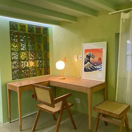 Loft Design 2 Bedrooms And 2 Private Bathrooms With Ground Floor Living Parijs