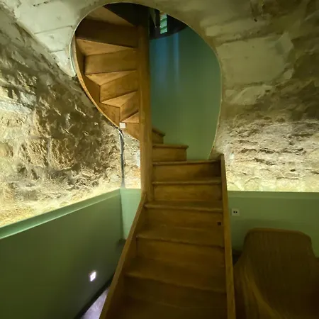 Appartement Loft Design 2 Bedrooms And 2 Private Bathrooms With Ground Floor Living Parijs