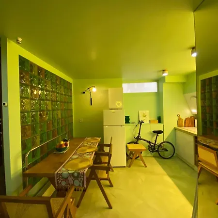 Loft Design 2 Bedrooms And 2 Private Bathrooms With Ground Floor Living * Parijs
