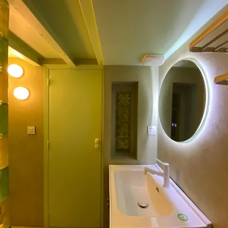 Loft Design 2 Bedrooms And 2 Private Bathrooms With Ground Floor Living Appartement