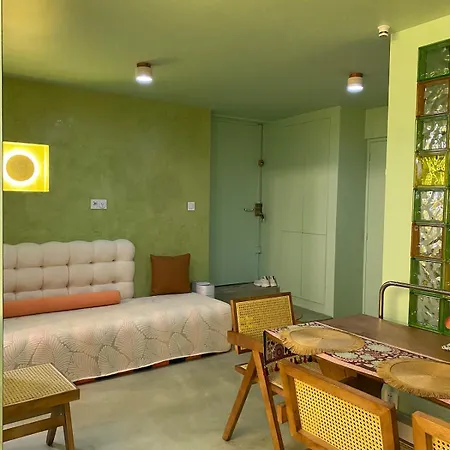 Loft Design 2 Bedrooms And 2 Private Bathrooms With Ground Floor Living Parijs
