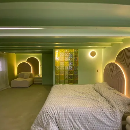 Loft Design 2 Bedrooms And 2 Private Bathrooms With Ground Floor Living Appartement